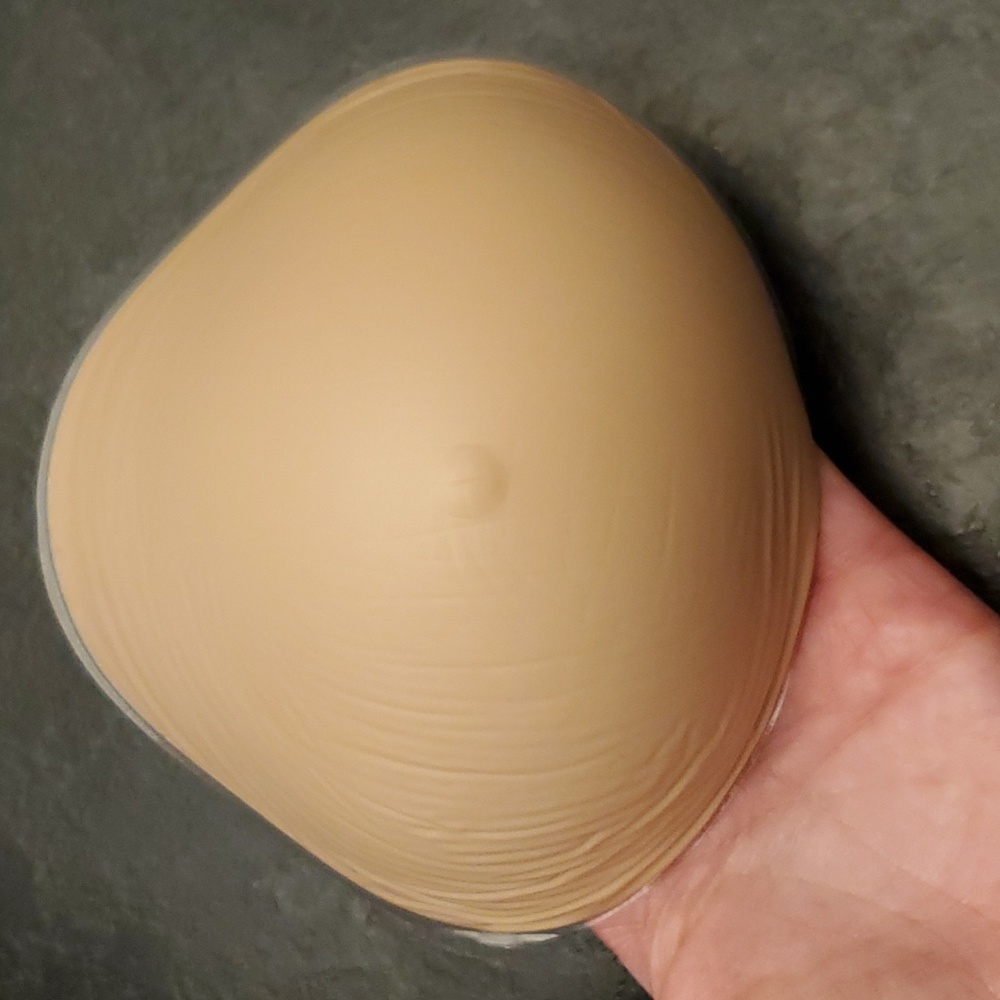 Amoena Natura xtra light 1SN size 5 breast form prosthetic